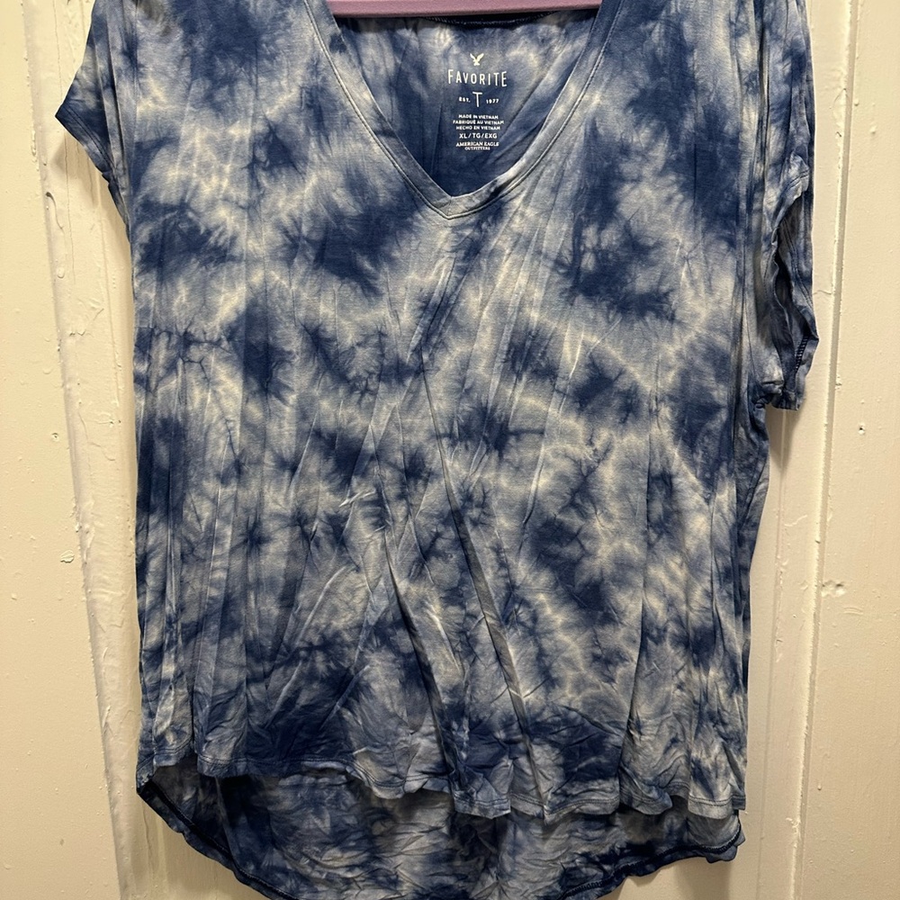 American Eagle Outfitters Blue and White Relaxed T-Shirt